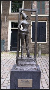 Sex_worker_statue_Oudekerksplein_Amsterdam