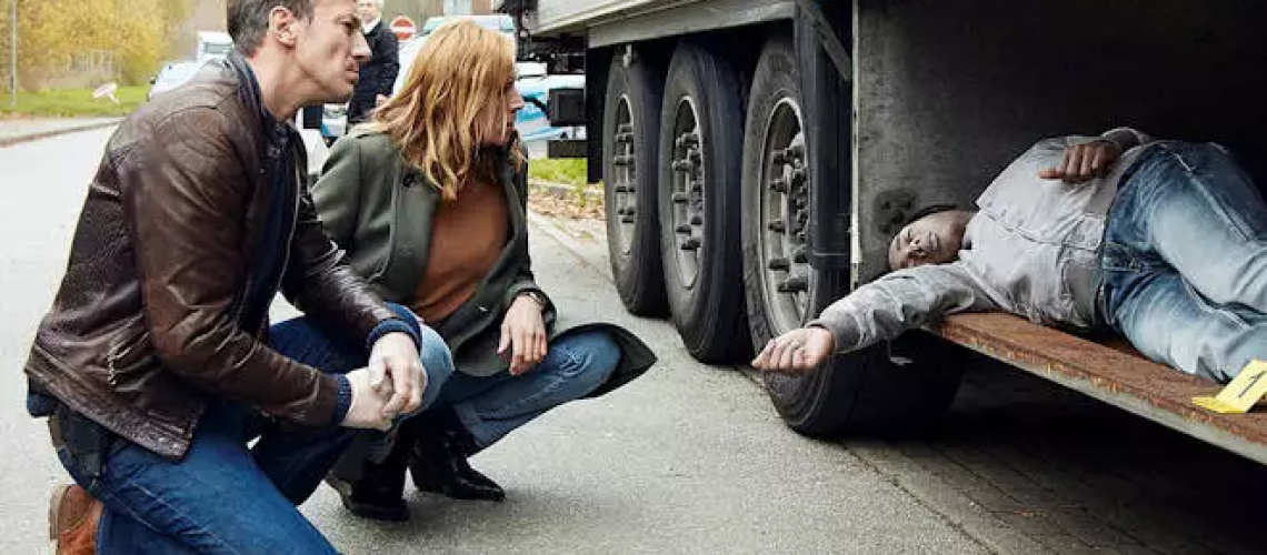 Tatort "Verborgen": Die Bundespolizisten Thorsten Falke (Wotan Wilke Möhring) und Julia Grosz (Franziska Weisz) machen einen schrecklichen Fund im LKW.
© NDR/O-Young Kwon